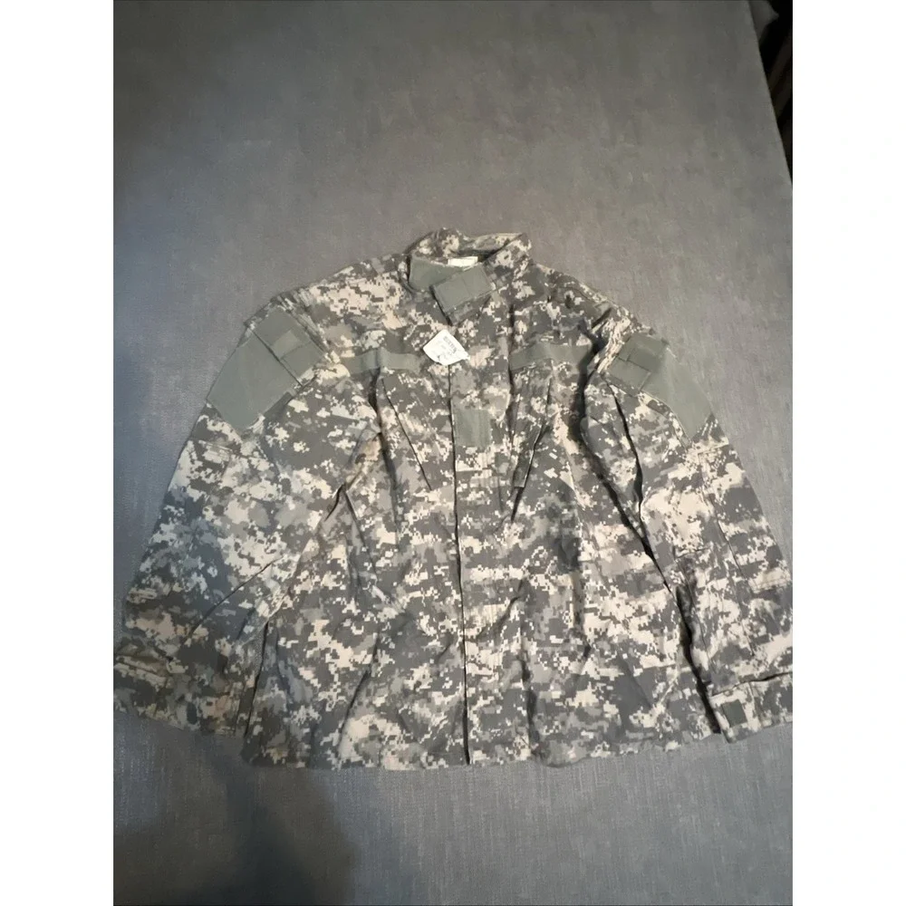 U.S. Army Jacket Men's Medium Universal Pattern Digital Camouflage Military